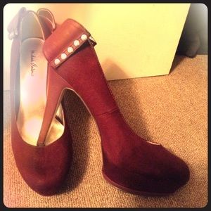 Michael Antonio Bow Back Pumps